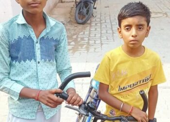 भरतनगर में साईकिल लेकर भाग रहे चोर को बहादुर बालकों ने दौड़ाया, दबोचा गया