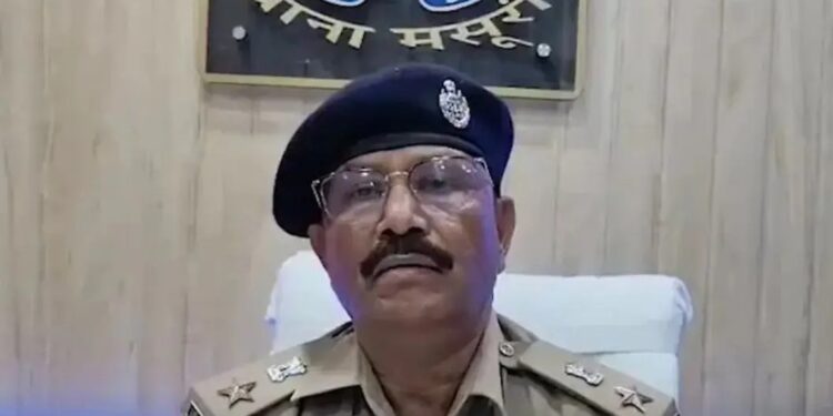 घटना की जानकारी देते  डीएसपी ग्रामीण एस.एन. तिवारी।