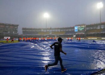 बेंगलुरु में झमाझम बारिश ने बिगाड़ा खेल, कोहली सम्मान और मैच दोनों पर मंडरा रहे संशय के बादल