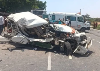 जीप व पिकअप में भिड़ंत, दूल्हे की मां व चाची की मौत