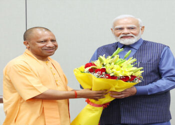 सीएम योगी मना रहे 53वां जन्मदिन, पीएम मोदी समेत कई नेताओं ने दी शुभकामनाएं