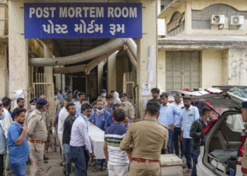 अहमदाबाद विमान हादसा: 265 शवों में से छह की हुई शिनाख्त, डीएनए जांच जारी