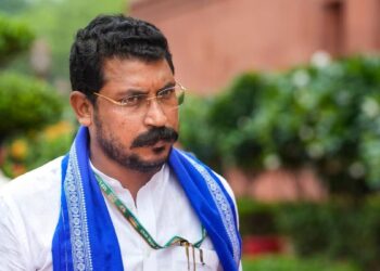 महिला आयोग ने की चंद्रशेखर की लोकसभा सदस्यता रद्द करने की मांग