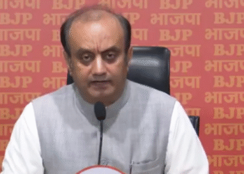 सेना की उपलब्धियों की ‘आत्मसमर्पण’ से तुलना,बहादुरी और बलिदान का अपमान : सुधांशु त्रिवेदी