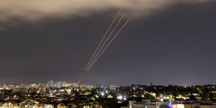 An anti-missile system operates after Iran launched drones and missiles towards Israel, as seen from Ashkelon, Israel April 14, 2024. REUTERS/Amir Cohen     TPX IMAGES OF THE DAY