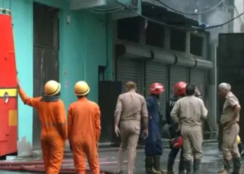 रिठाला मेट्रो स्टेशन के पास फैक्ट्री में लगी भीषण आग, चार की मौत