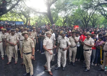 बेंगलुरु हादसे के मामले में मानवाधिकार ने जिला प्रशासन और पुलिस को भेजा नोटिस