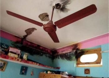 सीतापुर के सिधौली में तड़के स्मार्ट मीटर और बिजली उपकरण दगे, उपभोक्ता नींद में घरों से भागे