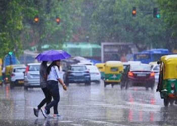 यूपी में मौसम ने बदली करवट, कई जिलों में तूफानी बारिश का अलर्ट