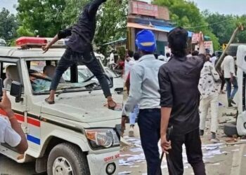 प्रयागराज बवाल मामले में पुलिस का एक्शन, 50 गिरफ्तार, 40 से ज्यादा बाइकें सीज, तोड़फोड़-आगजनी करने वालों पर लगेगा एनएसए