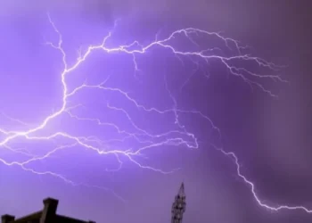 आकाशीय बिजली की चपेट में आकर दो युवकों की मौत, डीएम ने जताया शोक