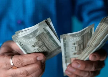 60 के बाद ठाठ चाहिए तो बन जाइए इस स्कीम का हिस्सा, 25 लाख रुपये देगी सरकार