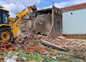 छांगुर गैंग को एक और झटका, भतीजे सबरोज के मकान पर चला बुलडोजर