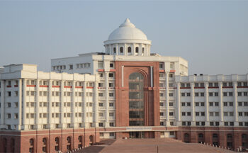 लखनऊ में बाबू बनारसी दास समूह की 100 करोड़ की बेनामी संपत्तियां जब्त