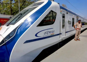 वंदे भारत के खाने में मिले कीड़े, आईआरसीटीसी ने ठेकेदार पर लगाया डेढ़ लाख जुर्माना