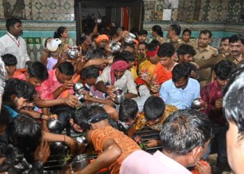 लाखों शिवभक्तों ने लोधेश्वर में किया जलाभिषेक, सेवा और सुरक्षा चाकचौबंद