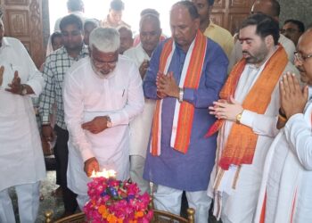 शिव भक्ति में लीन जल शक्ति मंत्री, सावन के सोमवार से पूर्व किया तीर्थधामों में रुद्राभिषेक