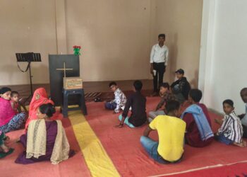 धर्म परिवर्तन की सूचना पर पुलिस की कार्रवाई, दर्जनों हिरासत में