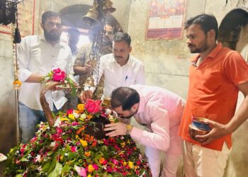 सावन के दूसरे सोमवार पर राज्य मंत्री ने लगाई बुढ़वा बाबा के दरबार में हाजिरी