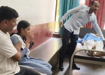 फतेहपुर में तीन स्कूलों के चार छात्र-छात्राएं कक्षा के दौरान हुए अचेत, अस्पताल में भर्ती