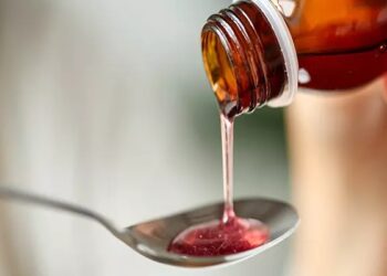 खांसी का इलाज या नशे का व्यापार? कोडीन सिरप बना ज़हरीली लत का जरिया