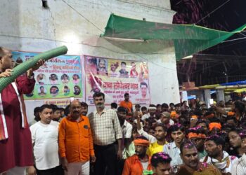 आधी रात से लोधेश्वर महादेवा में तीन लाख से अधिक श्रद्धालु कर रहे जलाभिषेक