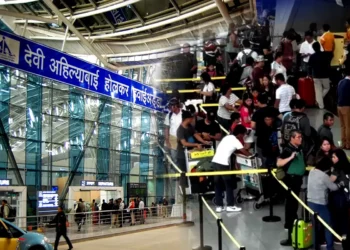 इंदौर एयरपोर्ट को बम से उड़ाने की धमकी, डायरेक्टर को मेल मिलते ही मची अफरा तफरी