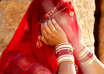 दहेज में बाइक और नकदी न मिलने पर नवविवाहिता को पीटा, सर पर डंडे से किया वार