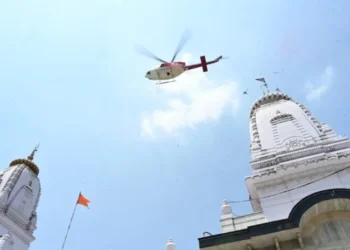 सावन के तीसरे सोमवार को शिवमय हुआ बरेली, हेलीकॉप्टर से हुई पुष्पवर्षा