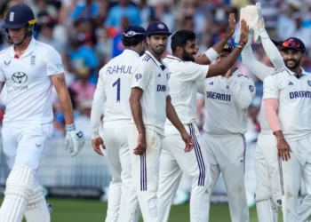 पारी से हार की कगार पर टीम इंडिया, ओल्ड ट्रैफर्ड में गहराया संकट