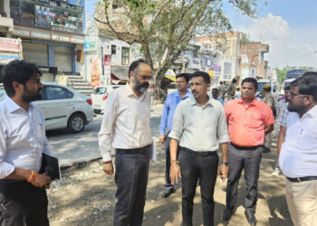 लखनऊ की यातायात व्यवस्था होगी और सुगम : डीएम ने निरीक्षण कर दिए जल्द कार्य पूरा करने के निर्देश