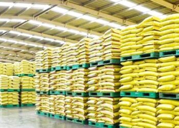 रामनगर में खाद की कालाबाजारी का भंडाफोड़, विक्रेता पर एफआईआर दर्ज कराने का आदेश