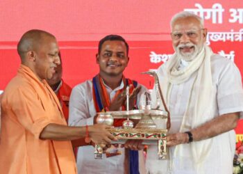 काशी में मोदी के सामने गरजे योगी, बोले ‘ऑपरेशन सिंदूर से भारत की धमक का हुआ अहसास’