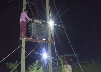 संवाददाता की टीम ने अफ़सरों को किया फ़ोन, बौनाभारी में रात में ही रखा गया ट्रांसफ़ार्मर