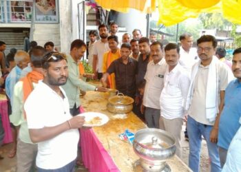 सावन के अंतिम सोमवार पर सूरतगंज में भव्य भंडारे का आयोजन