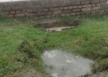 बाढ़ का पानी लहड़रा मार्ग तक पहुंचा, जर्जर पुलिया बनी हादसे का सबब