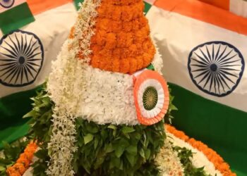 भगवान विश्वनाथ के तिरंगा श्रृंगार से गूंजी काशी में देशभक्ति की गाथा