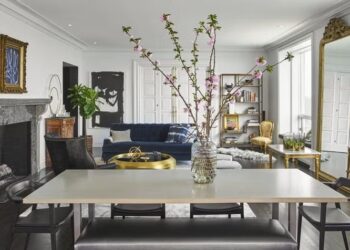 डायनिंग टेबल के सामने लगाएं दर्पण, फिर देखिए कैसे बदल जाएगी आर्थिक स्थिति