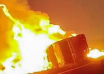 एलपीजी टैंकर में विस्फोट के बाद लगी भीषण आग से दो की मौत, 18 घायल