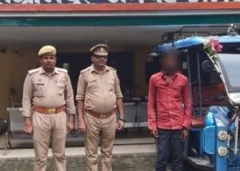 पुलिस ने चोरी के ई-रिक्शा के साथ अभियुक्त को किया गिरफ्तार