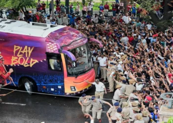 बेंगलुरु भगदड़ के पीड़ित परिवारों को आरसीबी देगा 25-25 लाख रुपये की आर्थिक सहायता, 11 की हुई थी मौत