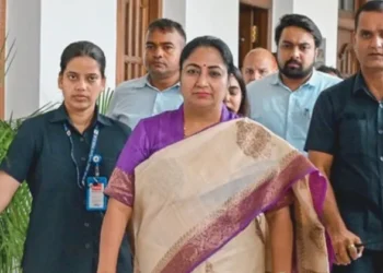 सीएम रेखा गुप्ता पर जनसुनवाई के दौरान हमला, सिर पर मेज लगने से लगी चोट