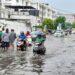 दो घंटे की बारिश में जलमग्न हुई राजधानी लखनऊ, सड़कें बनीं तालाब