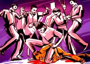 20 से अधिक बाइक सवारों ने ग्रामीणों पर बोला धावा, लाठियों-डंडों से पीटा