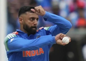 वरुण चक्रवर्ती ने रचा इतिहास, आईसीसी टी20 गेंदबाजों की रैंकिंग में इन खिलाडियों को पछाड़ा, बने नंबर वन 