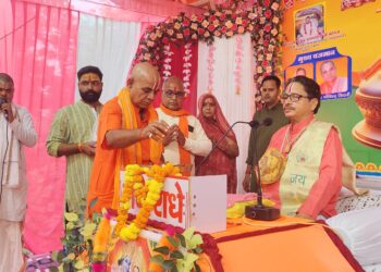 श्रीमद्भागवत कथा के पहले दिन श्रोता हुए भाव विभोर, भक्ति प्रसंग से उठी भक्ति की लहर