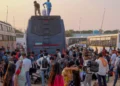 छठ पर 300 अतिरिक्त बसों की व्यवस्था नाकाफी, मुश्किलों में घर पहुंच रहे यात्री