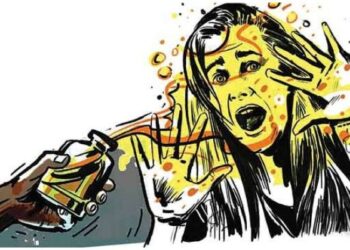 दिल्ली विश्वविद्यालय की छात्रा पर एसिड अटैक, दोनों हाथ जले, पीड़िता बोली- ‘वो मेरा पीछा करता था’