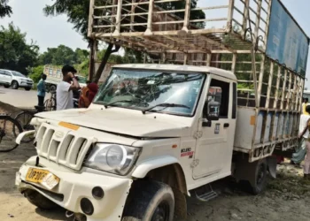 बाराबंकी में तेज रफ्तार का कहर, पिकअप ने मारी ऑटो रिक्शा में जोरदार टक्कर, चालक की मौत