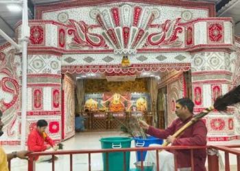 10 क्विंटल सीप और शंख से सज रहा श्याम बाबा का दरबार, भव्य रूप देने में जुटे कोलकाता के कलाकार